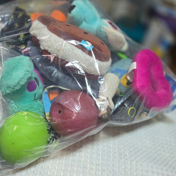 MISCELLANEOUS BAG FULL OF UNUSED DOG TOYS ALL FOR ONE - Picture 6 of 6